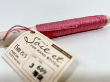 Load image into Gallery viewer, Soie et 3-strand Solid Color 100% Silk Spools by Fujix