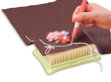 Load image into Gallery viewer, Pen Style Needle Felting Tool by Clover
