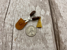 Load image into Gallery viewer, Seki Mini "Bean" Scissors