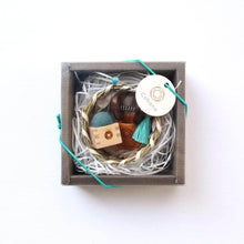 Load image into Gallery viewer, Seki Mini &quot;Bean&quot; Scissors and Pincushion Gift Set by Johanna
