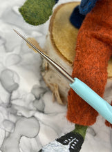 Load image into Gallery viewer, Tulip Beading Awl // Laying Tool
