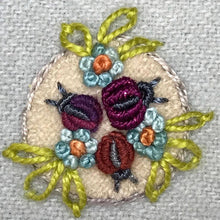 Load image into Gallery viewer, Toned-Down Circle Sampler &amp; Pattern by Sue Spargo
