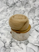 Load image into Gallery viewer, Single 100% Wool Roving Cake for Mending with Needlefelting
